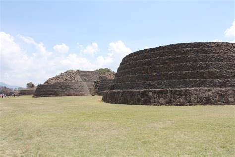 The White Rabbit of Tzintzuntzan! A Tale Whispering Secrets of Aztec Lore and Colonial Tension